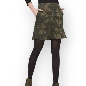 NWT White House Black Market Camo Flounce Skirt Sz 6